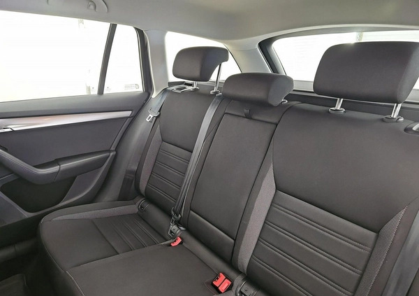 Skoda Octavia cena 57500 przebieg: 136861, rok produkcji 2019 z Prabuty małe 407